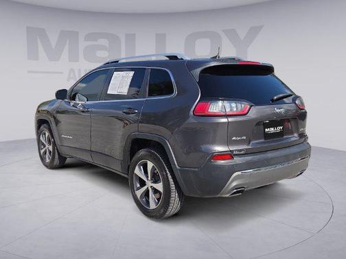 Crystal Metallic 2019 Jeep Cherokee Limited