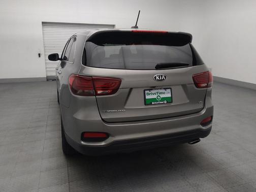 Titanium Silver 2019 Kia Sorento LX