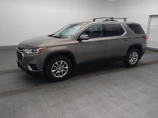 Gray 2018 Chevrolet Traverse LT Cloth