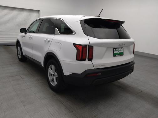 Glacial White Pearl 2023 Kia Sorento LX