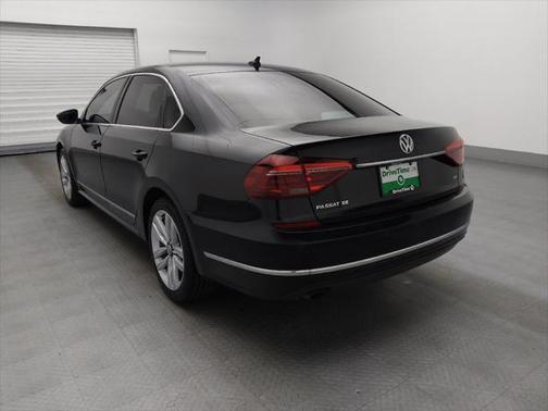 2017 Volkswagen Passat 1.8T SE w/Technology