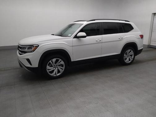 Pure White 2022 Volkswagen Atlas 2.0T SE w/Technology