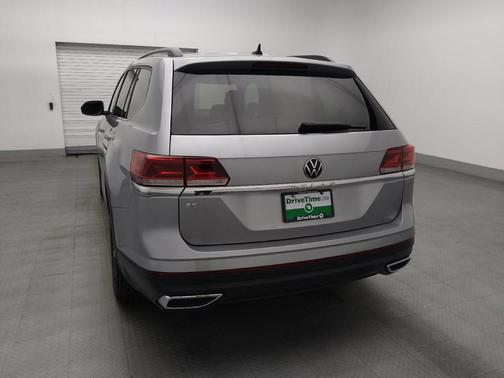 Pyrite Silver Metallic 2023 Volkswagen Atlas 2.0T SE