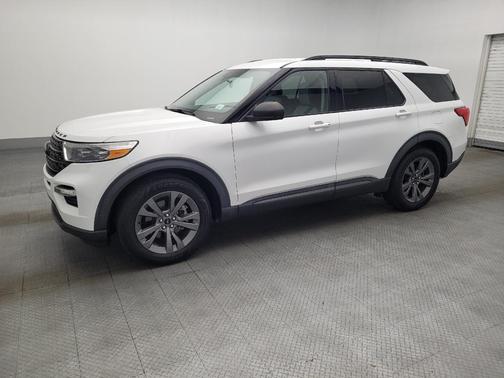 Oxford White 2021 Ford Explorer XLT