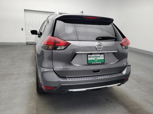 Gun Metallic 2017 Nissan Rogue SL