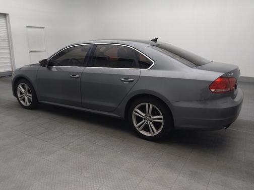 2014 Volkswagen Passat 1.8T Auto SE w/Sunroof & Nav