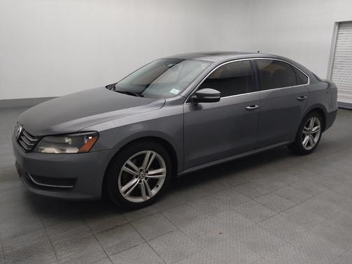 2014 Volkswagen Passat 1.8T Auto SE w/Sunroof & Nav