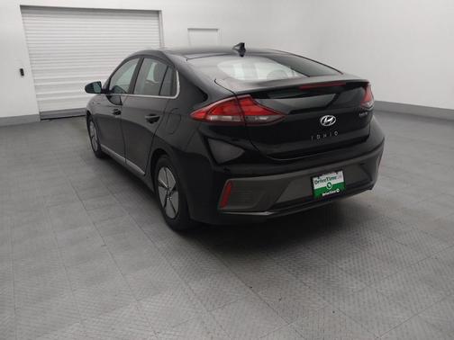 2022 Hyundai IONIQ Hybrid SE
