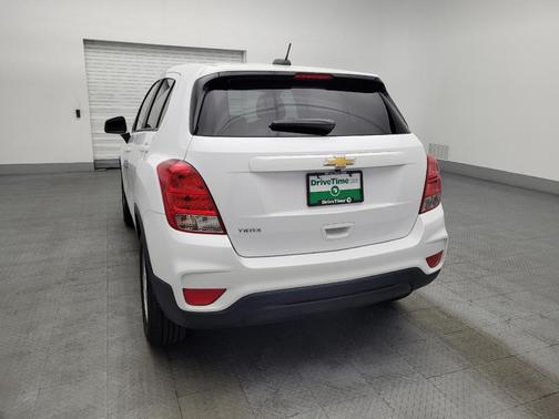 Summit White 2022 Chevrolet Trax LS