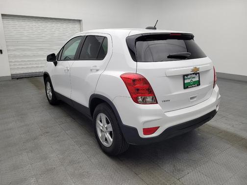 Summit White 2022 Chevrolet Trax LS