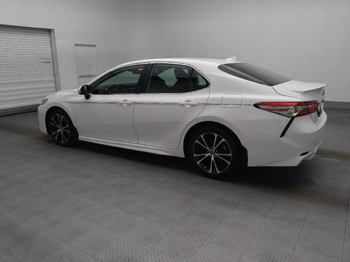 Super White 2019 Toyota Camry SE