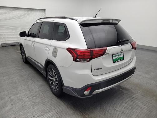 Diamond White Pearl 2016 Mitsubishi Outlander SEL
