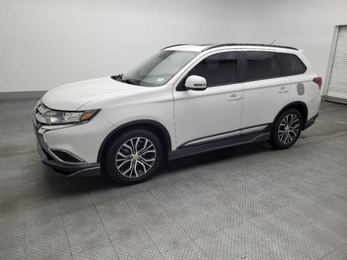 Diamond White Pearl 2016 Mitsubishi Outlander SEL