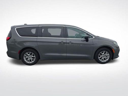 2025 Chrysler Pacifica L