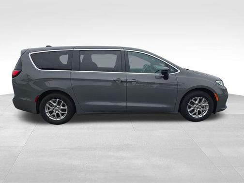 2025 Chrysler Pacifica L