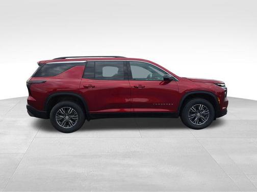 Radiant Red Tintcoat 2026 Chevrolet Traverse LT