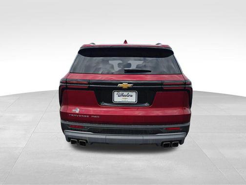 Radiant Red Tintcoat 2026 Chevrolet Traverse LT