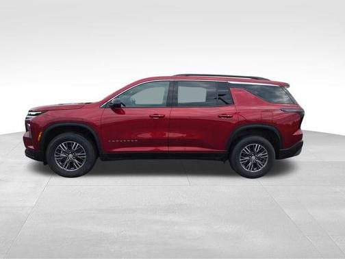 Radiant Red Tintcoat 2026 Chevrolet Traverse LT