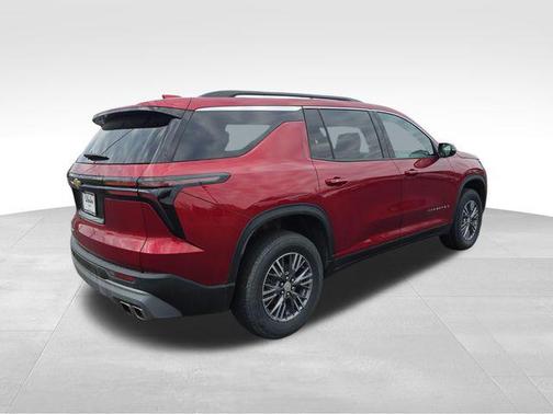 Radiant Red Tintcoat 2026 Chevrolet Traverse LT