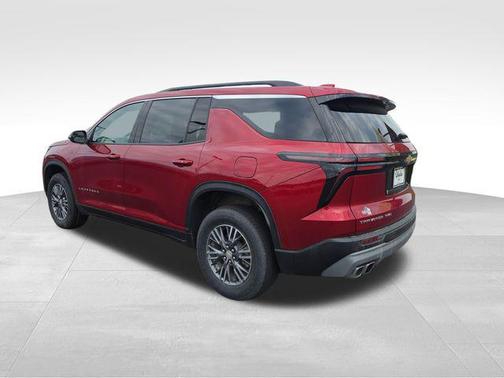 Radiant Red Tintcoat 2026 Chevrolet Traverse LT