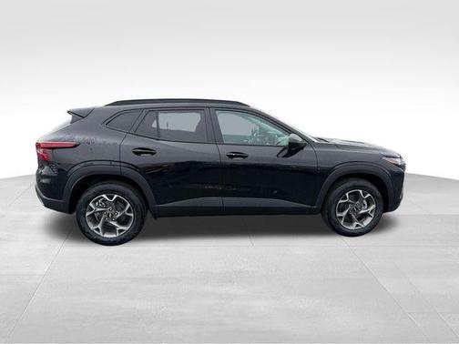 Mosaic Black Metallic 2026 Chevrolet Trax LT