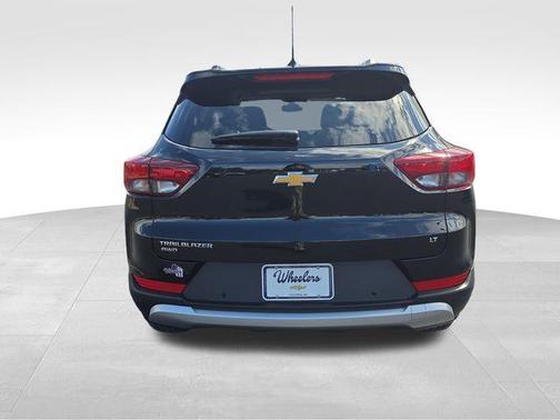 Mosaic Black Metallic 2026 Chevrolet Trailblazer LT