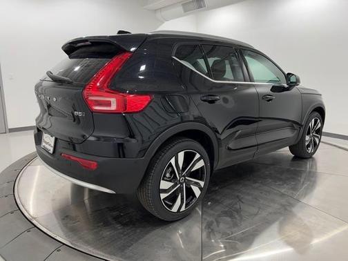 2025 Volvo XC40 B5 Plus Bright Theme