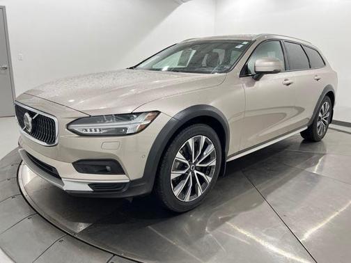 2023 Volvo V90 Cross Country B6 Plus