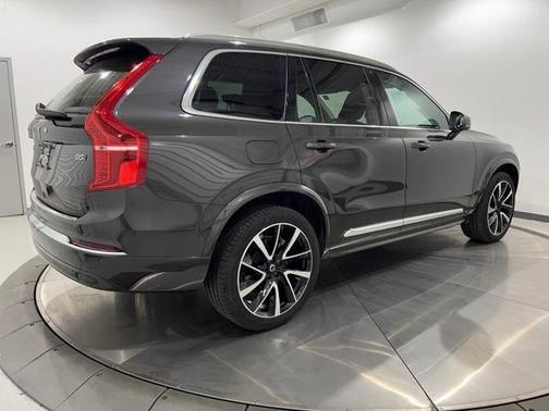 2023 Volvo XC90 B5 Plus
