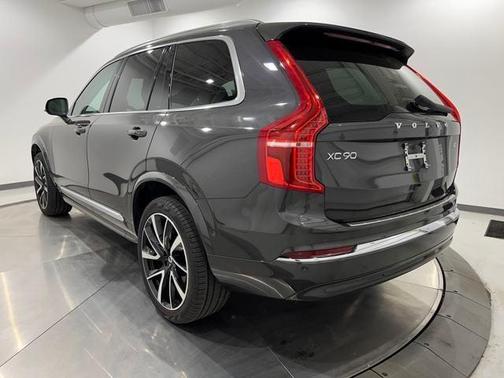 2023 Volvo XC90 B5 Plus