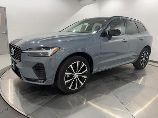 2023 Volvo XC60 B5 Plus Dark Theme