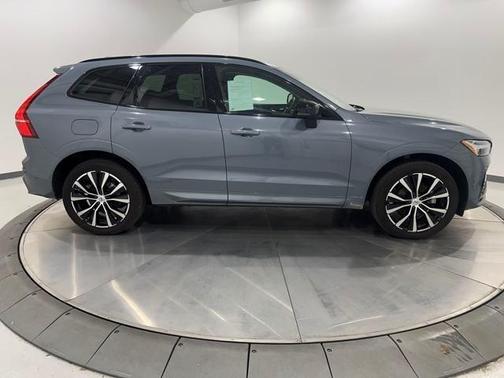 2023 Volvo XC60 B5 Plus Dark Theme