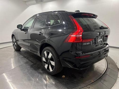 2025 Volvo XC60 Plug-In Hybrid T8 Plus