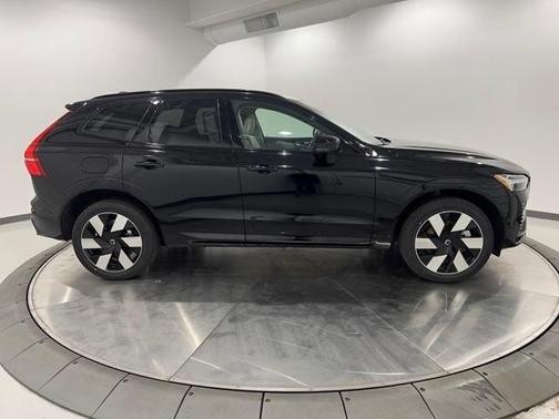 2025 Volvo XC60 Plug-In Hybrid T8 Plus
