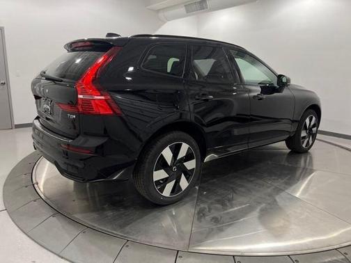 2025 Volvo XC60 Plug-In Hybrid T8 Plus
