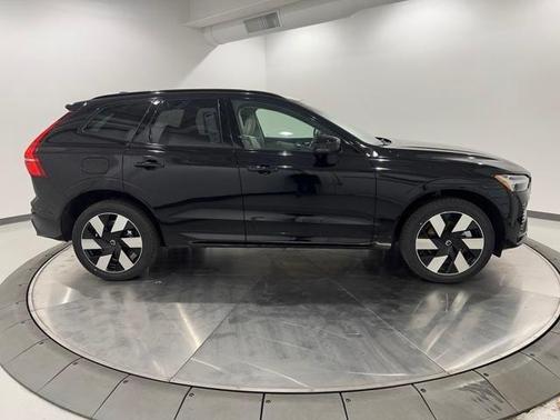 2025 Volvo XC60 Plug-In Hybrid T8 Plus