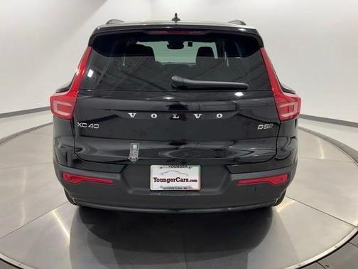 2025 Volvo XC40 B5 Plus Dark Theme