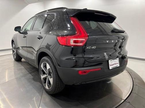 2025 Volvo XC40 B5 Plus Dark Theme