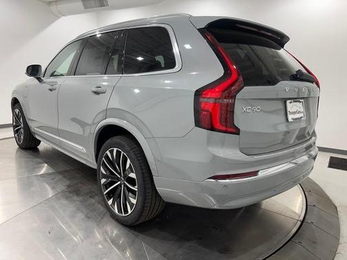 2025 Volvo XC90 Plug-In Hybrid T8 Ultra 7-Seater