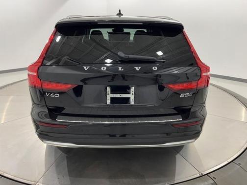 2024 Volvo V60 Cross Country B5 Plus
