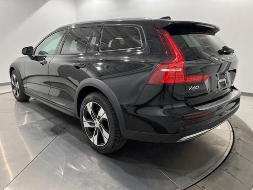 2024 Volvo V60 Cross Country B5 Plus