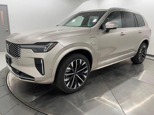 2025 Volvo XC90 Plug-In Hybrid T8 Plus 6-Seater