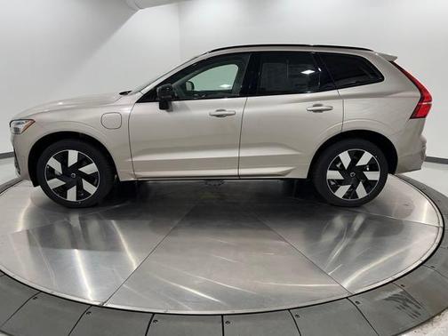 2025 Volvo XC60 Plug-In Hybrid T8 Plus