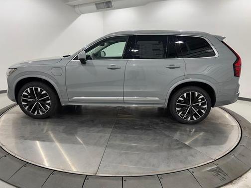 2025 Volvo XC90 Plug-In Hybrid T8 Plus 7-Seater