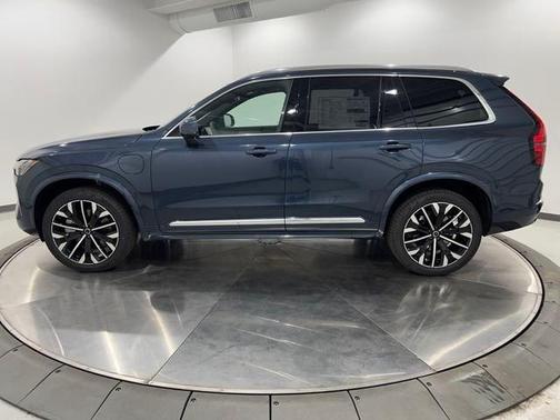 2025 Volvo XC90 Plug-In Hybrid T8 Plus 6-Seater