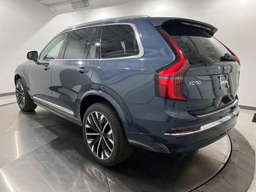 2025 Volvo XC90 Plug-In Hybrid T8 Plus 6-Seater