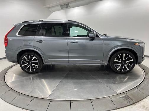 2019 Volvo XC90 T6 Momentum
