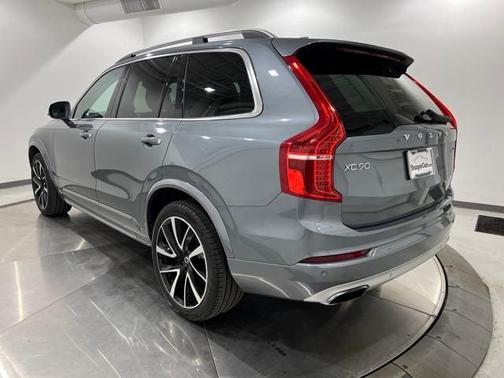 2019 Volvo XC90 T6 Momentum