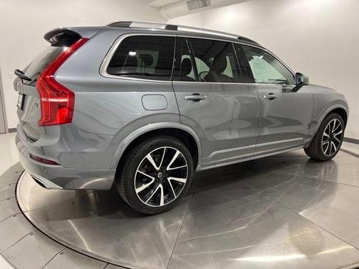 2019 Volvo XC90 T6 Momentum