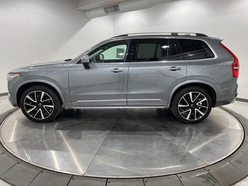 2019 Volvo XC90 T6 Momentum
